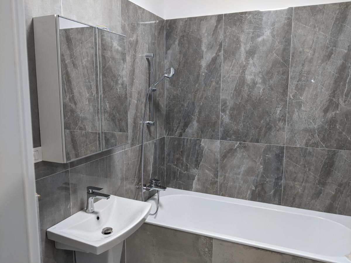 Alina's Deluxe And Free Private Parking Appartement